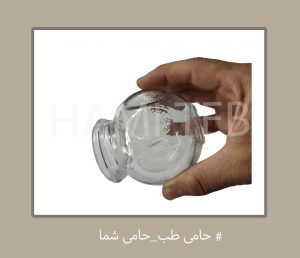 لیوان های شیشه ای با جای انگشت و کاربری ساده در بادکش گرم